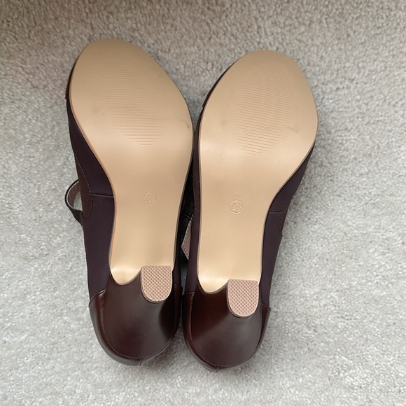 Brown Mary Jane Heels size 8.5 - Picture 6 of 7